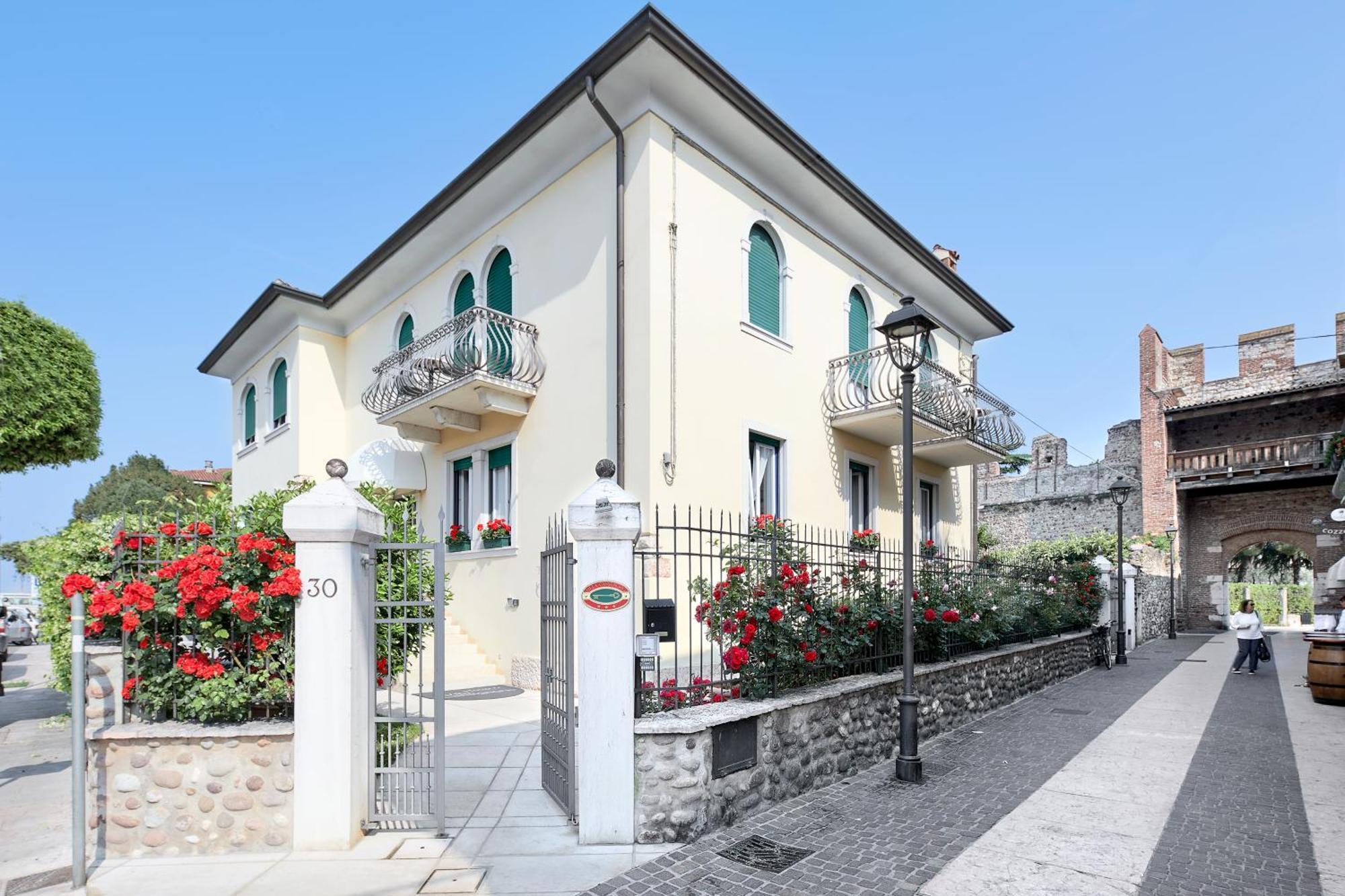 Hotel Villa Cansignorio Lazise Exterior photo